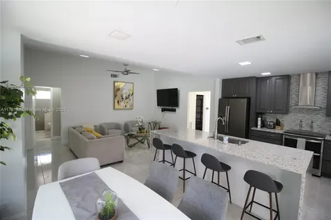 990 Hickory Trail Wellington FL 33414