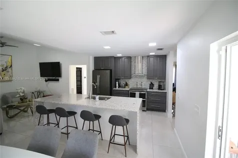 990 Hickory Trail Wellington FL 33414