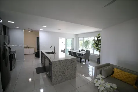 990 Hickory Trail Wellington FL 33414