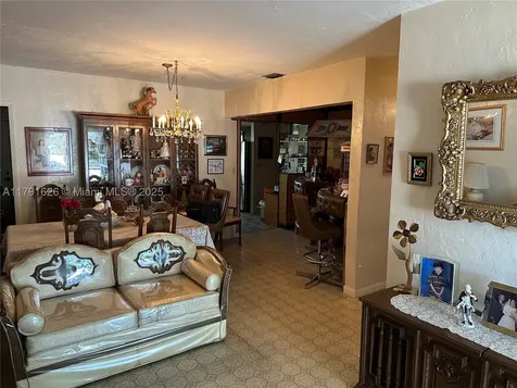 911 E 39th Place Hialeah FL 33013
