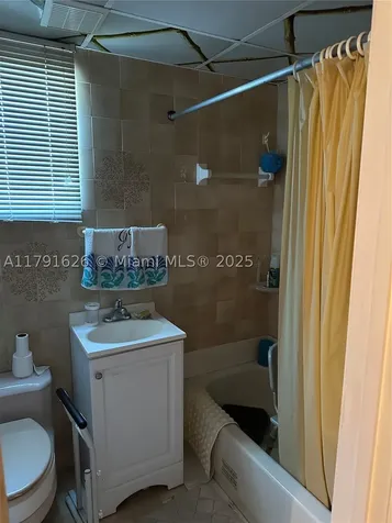 911 E 39th Place Hialeah FL 33013