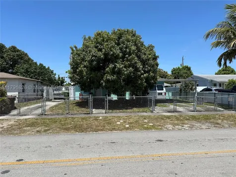 911 E 39th Place Hialeah FL 33013