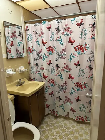 911 E 39th Place Hialeah FL 33013