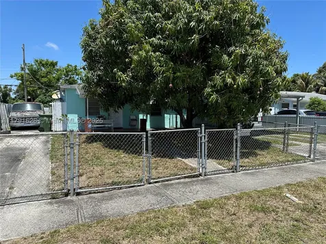 911 E 39th Place Hialeah FL 33013