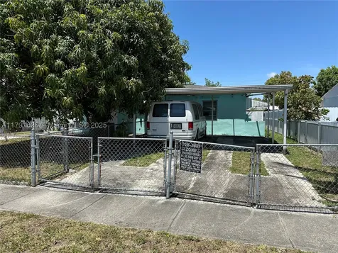 911 E 39th Place Hialeah FL 33013