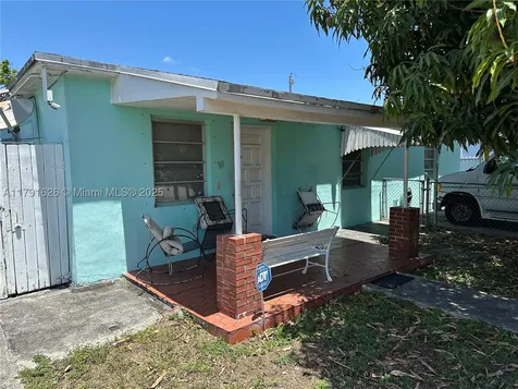 911 E 39th Place Hialeah FL 33013