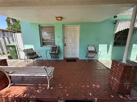 911 E 39th Place Hialeah FL 33013