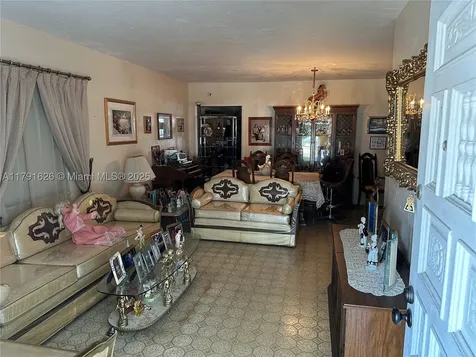 911 E 39th Place Hialeah FL 33013