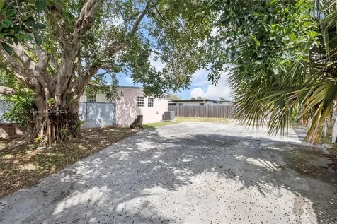 10495 SW 32nd Street Miami FL 33165