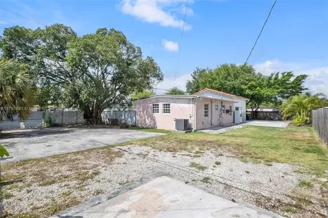10495 SW 32nd Street Miami FL 33165