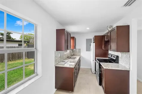 10495 SW 32nd Street Miami FL 33165
