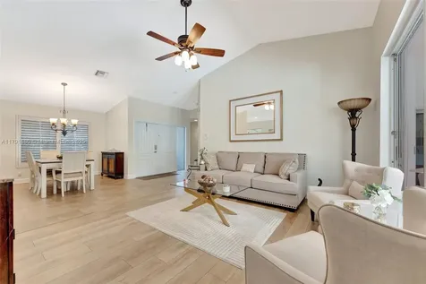 5133 N Springs Way Coral Springs FL 33076