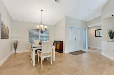 5133 N Springs Way Coral Springs FL 33076