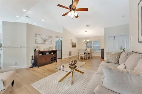 5133 N Springs Way Coral Springs FL 33076
