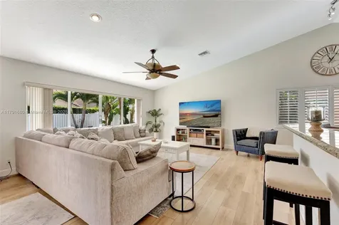 5133 N Springs Way Coral Springs FL 33076