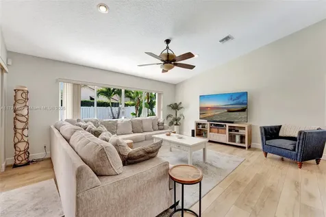 5133 N Springs Way Coral Springs FL 33076