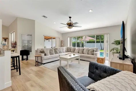 5133 N Springs Way Coral Springs FL 33076