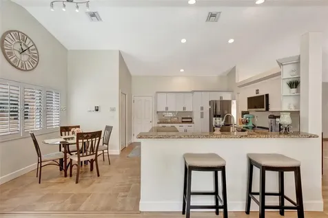 5133 N Springs Way Coral Springs FL 33076