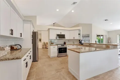 5133 N Springs Way Coral Springs FL 33076