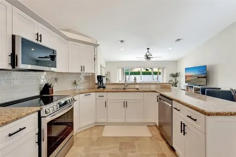 5133 N Springs Way Coral Springs FL 33076