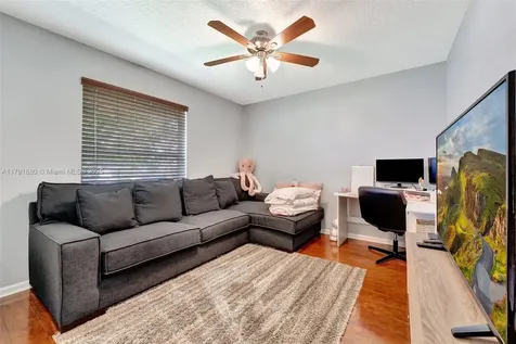 5133 N Springs Way Coral Springs FL 33076