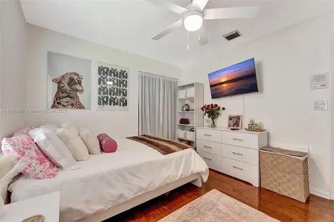 5133 N Springs Way Coral Springs FL 33076