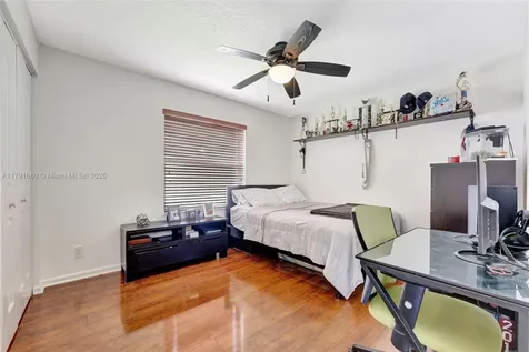 5133 N Springs Way Coral Springs FL 33076