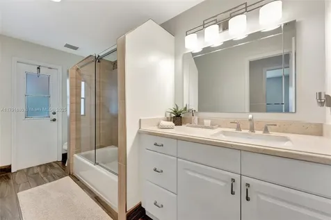 5133 N Springs Way Coral Springs FL 33076