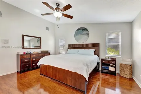 5133 N Springs Way Coral Springs FL 33076