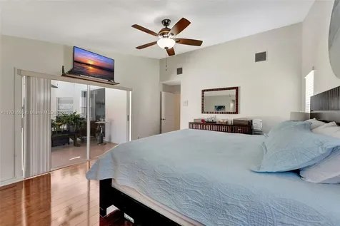 5133 N Springs Way Coral Springs FL 33076