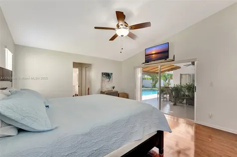 5133 N Springs Way Coral Springs FL 33076