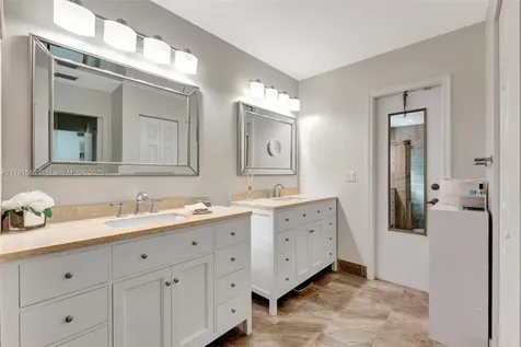 5133 N Springs Way Coral Springs FL 33076
