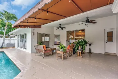 5133 N Springs Way Coral Springs FL 33076