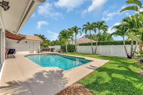 5133 N Springs Way Coral Springs FL 33076
