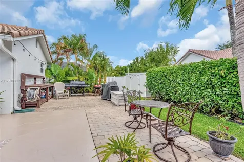 5133 N Springs Way Coral Springs FL 33076
