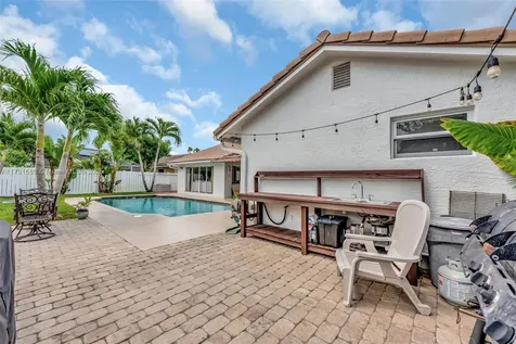 5133 N Springs Way Coral Springs FL 33076