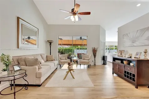 5133 N Springs Way Coral Springs FL 33076