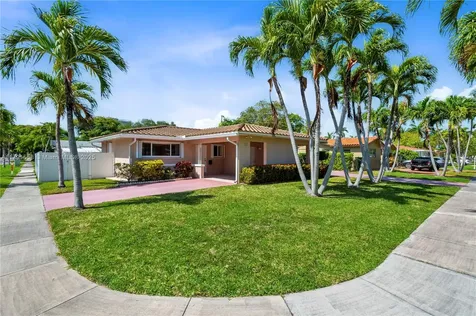 1124 NE 3rd Street Hallandale Beach FL 33009