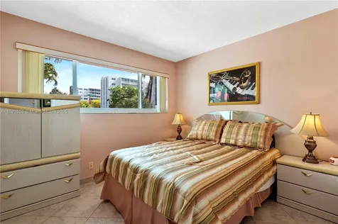 1124 NE 3rd Street Hallandale Beach FL 33009