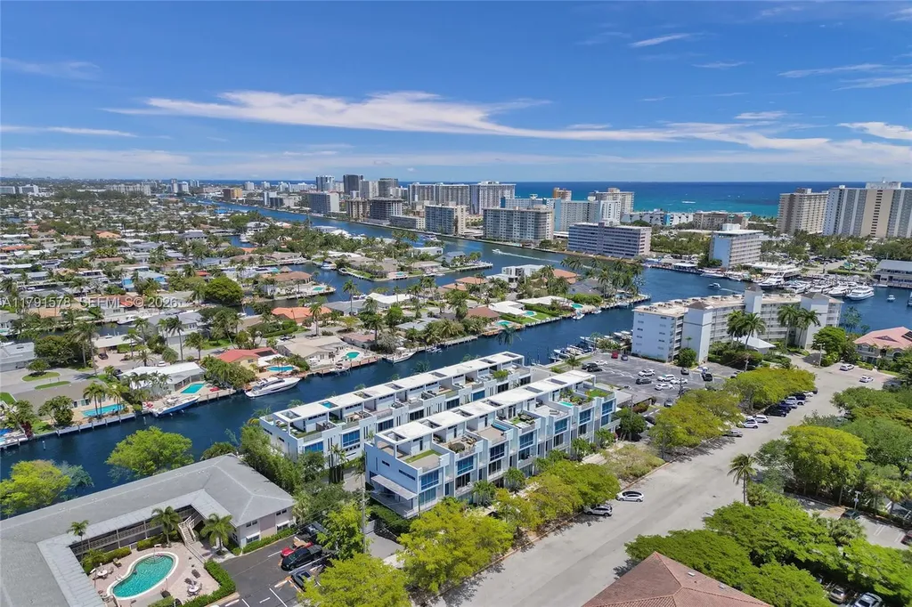 2725 NE 1st Street Pompano Beach FL 33062
