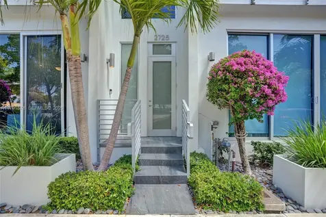 2725 NE 1st Street Pompano Beach FL 33062