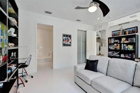 2725 NE 1st Street Pompano Beach FL 33062