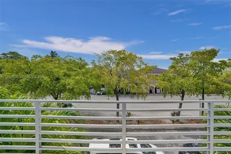 2725 NE 1st Street Pompano Beach FL 33062