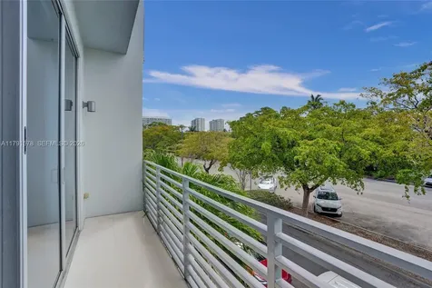 2725 NE 1st Street Pompano Beach FL 33062