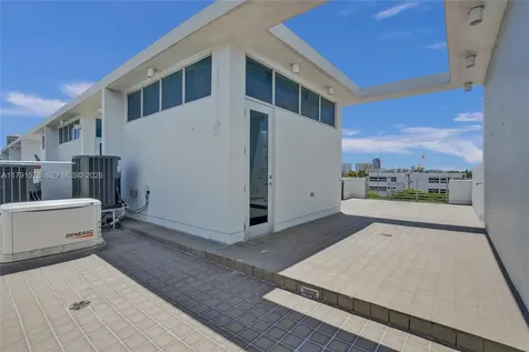 2725 NE 1st Street Pompano Beach FL 33062