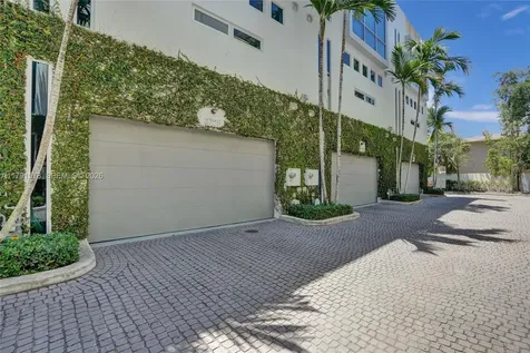 2725 NE 1st Street Pompano Beach FL 33062