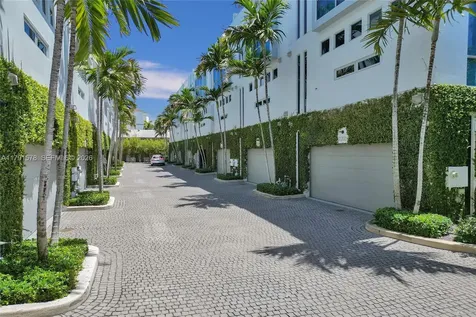 2725 NE 1st Street Pompano Beach FL 33062