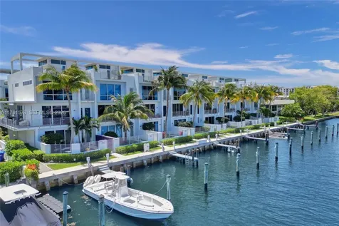 2725 NE 1st Street Pompano Beach FL 33062