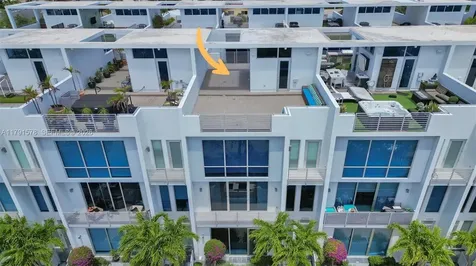 2725 NE 1st Street Pompano Beach FL 33062