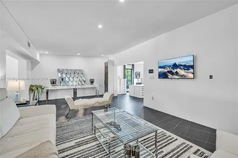 560 NW 116th Terrace Miami FL 33168